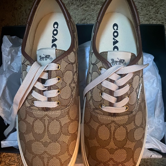 Coach Tennis shoes new size US 9 in women’s (size run about 1/2 size large) - Picture 2 of 2
